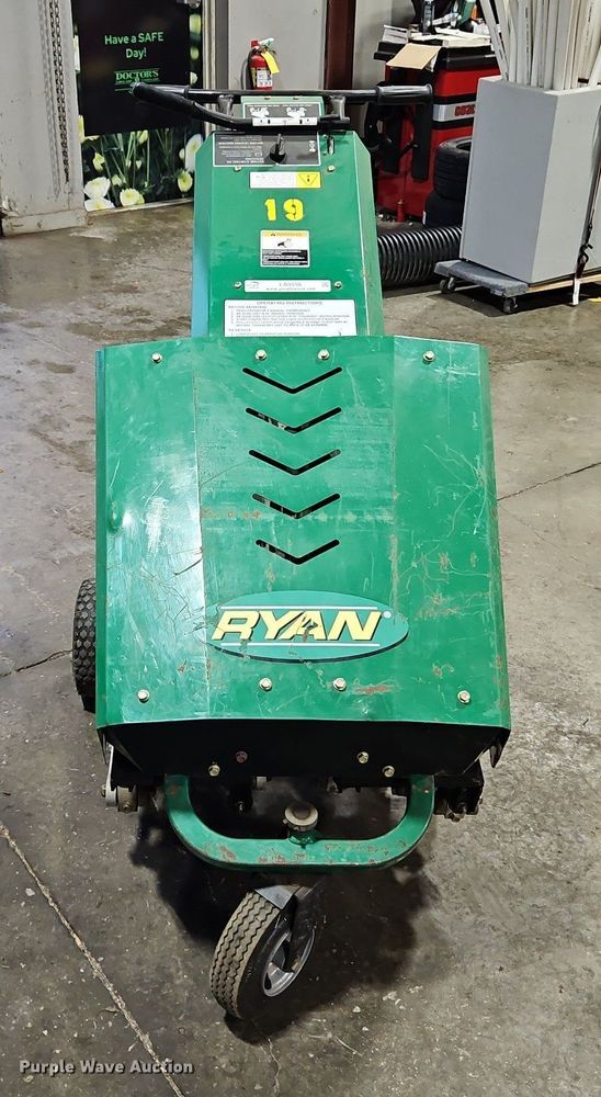 image for item LB9556 Ryan Lawnaire 28  aerator