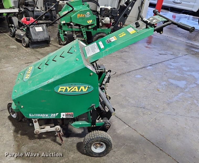 image for item LB9556 Ryan Lawnaire 28  aerator