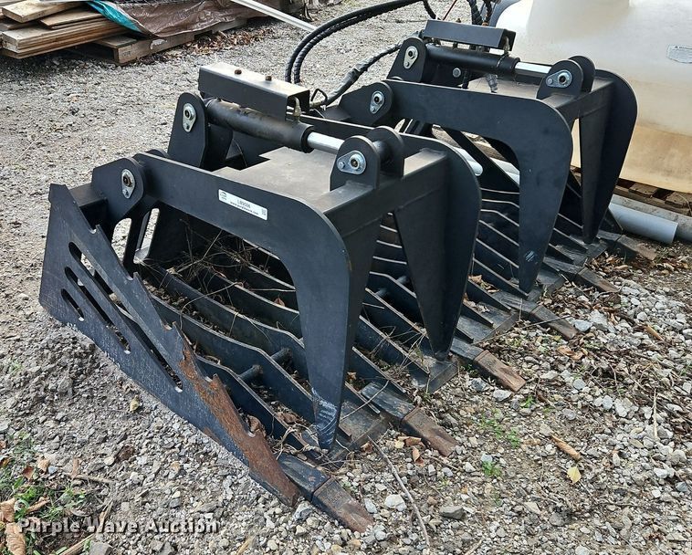 image for item LB9586 Titan  skid steer grapple bucket