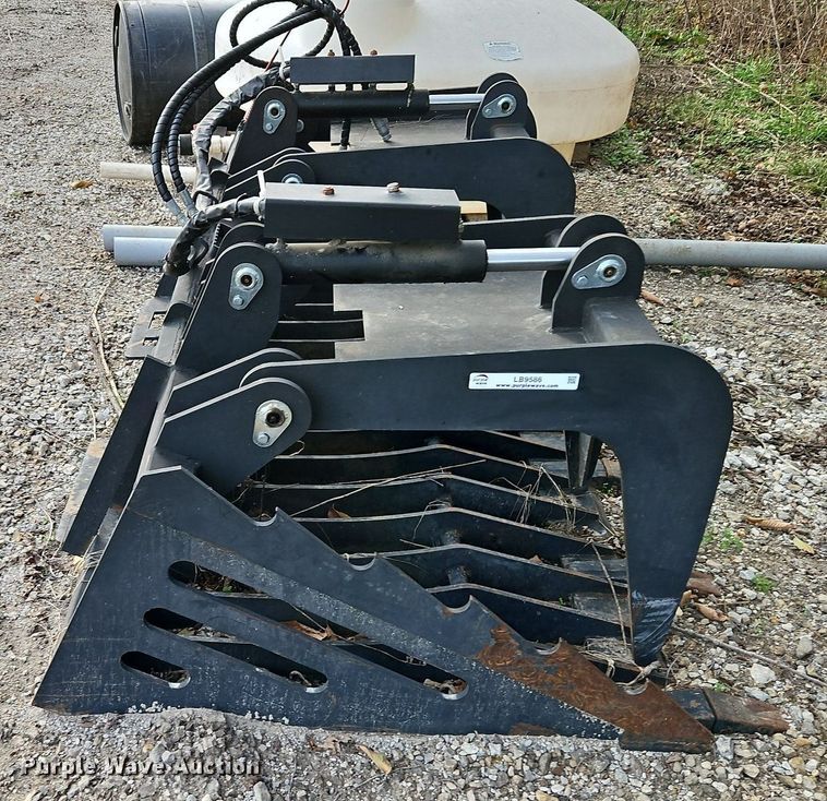 image for item LB9586 Titan  skid steer grapple bucket