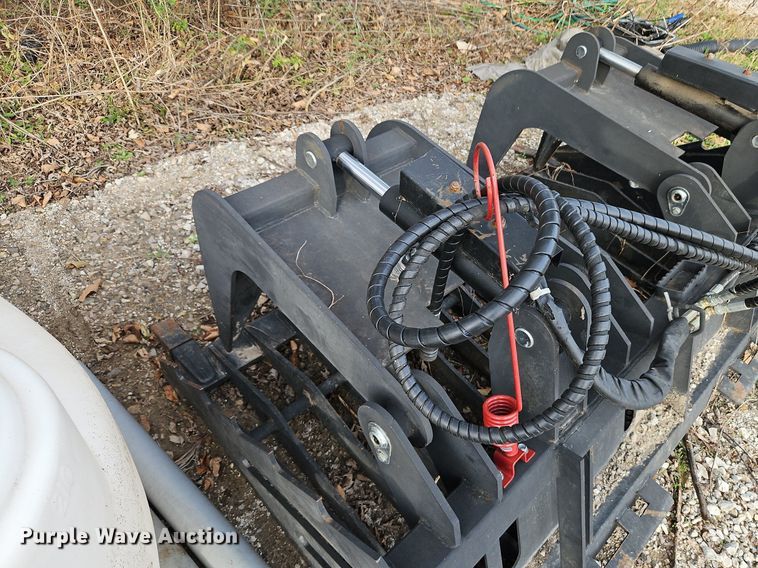 image for item LB9586 Titan  skid steer grapple bucket