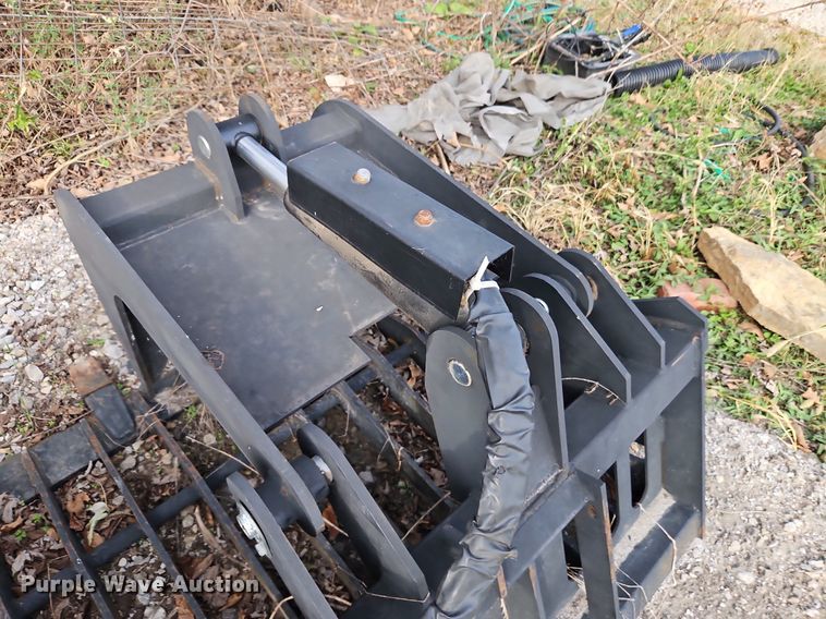 image for item LB9586 Titan  skid steer grapple bucket