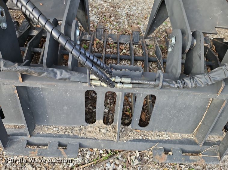 image for item LB9586 Titan  skid steer grapple bucket