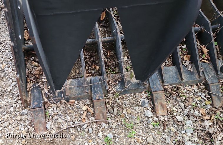 image for item LB9586 Titan  skid steer grapple bucket