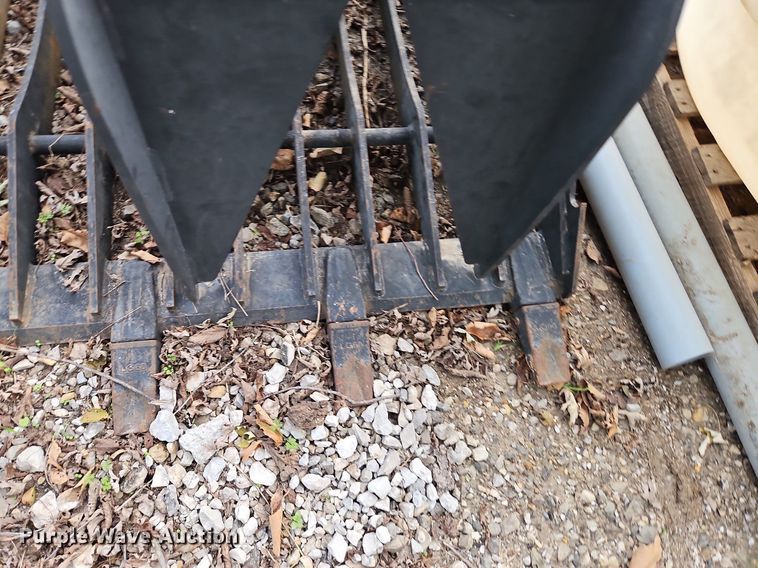 image for item LB9586 Titan  skid steer grapple bucket