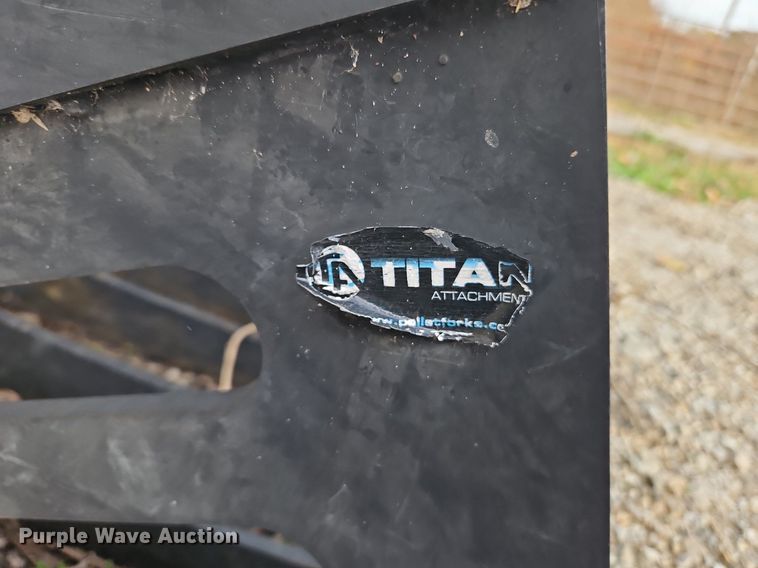 image for item LB9586 Titan  skid steer grapple bucket