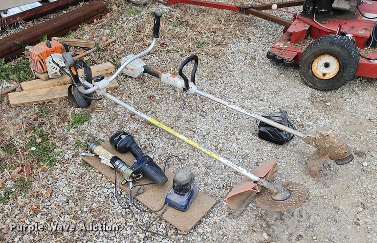 image for item LB9587 Lawn mowing equipment