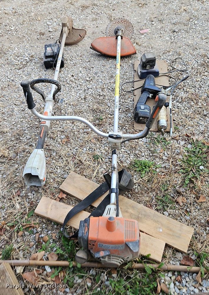 image for item LB9587 Lawn mowing equipment