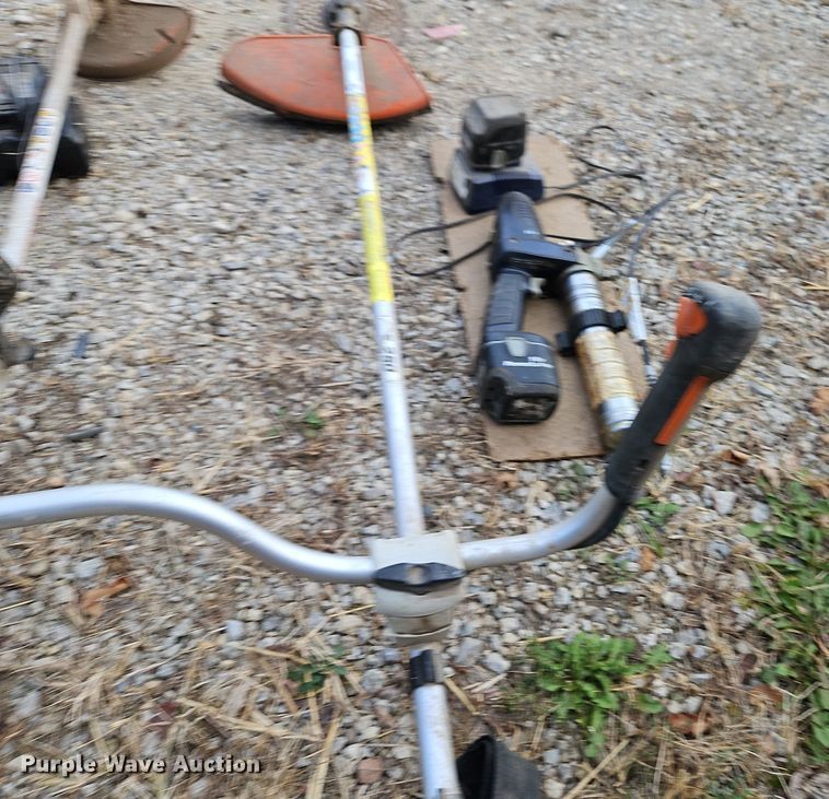 image for item LB9587 Lawn mowing equipment