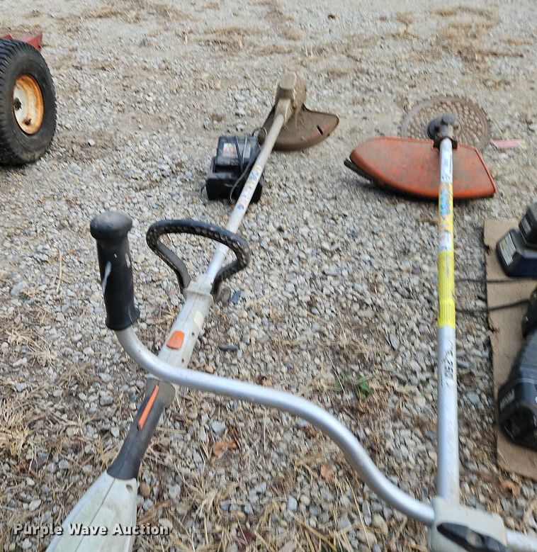 image for item LB9587 Lawn mowing equipment