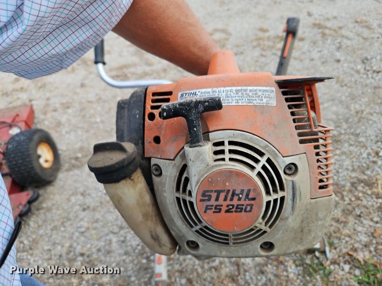 image for item LB9587 Lawn mowing equipment