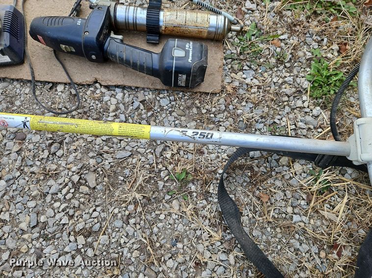 image for item LB9587 Lawn mowing equipment