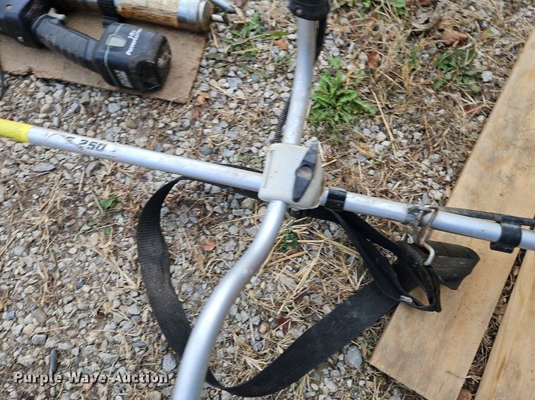 image for item LB9587 Lawn mowing equipment