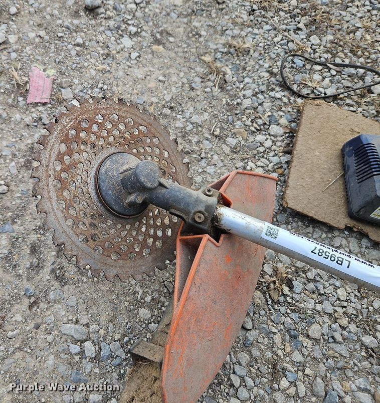 image for item LB9587 Lawn mowing equipment