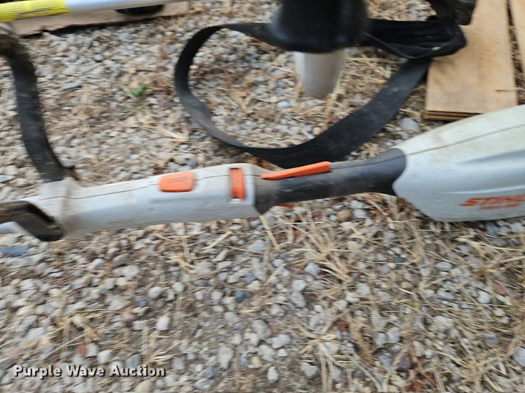 image for item LB9587 Lawn mowing equipment