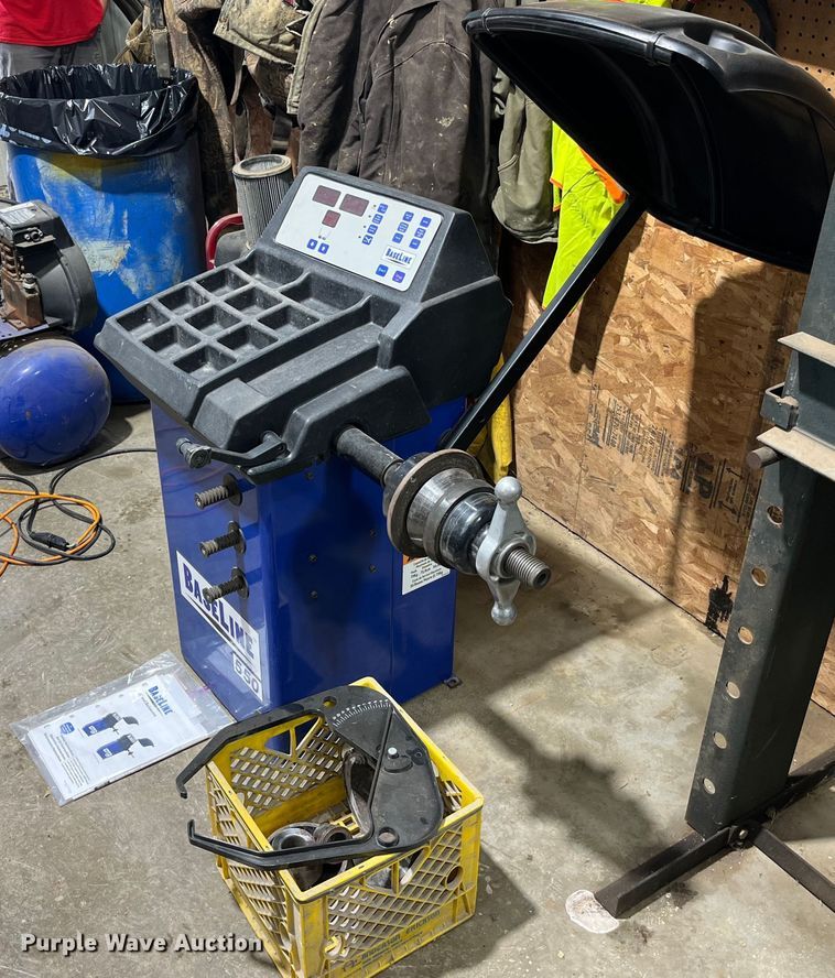 image for item LD9815 2016 BaseLine 550  tire balancer