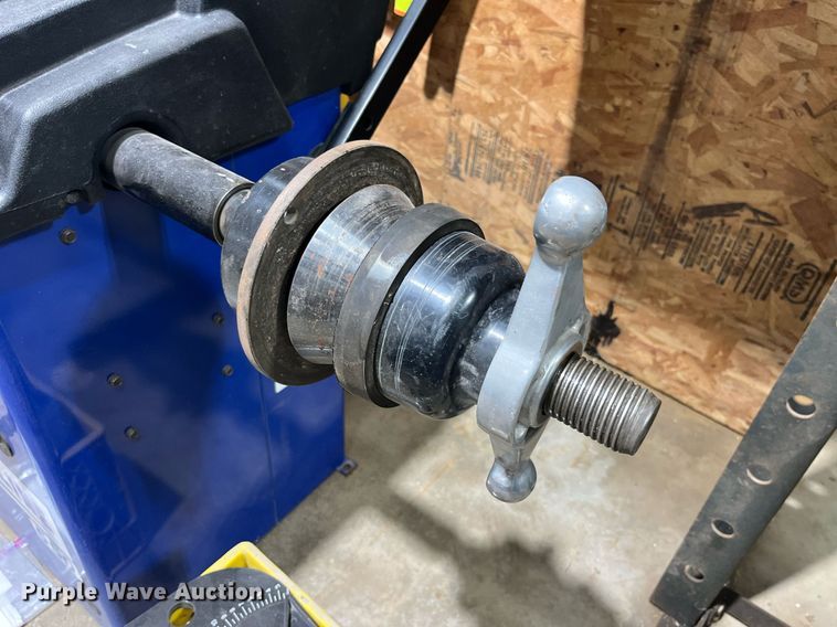 image for item LD9815 2016 BaseLine 550  tire balancer