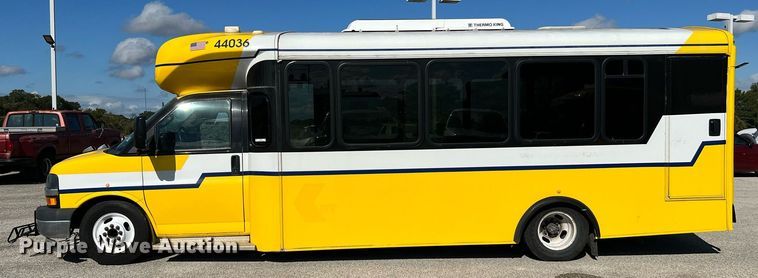 image for item LF9507 2017 Chevrolet Express  shuttle bus