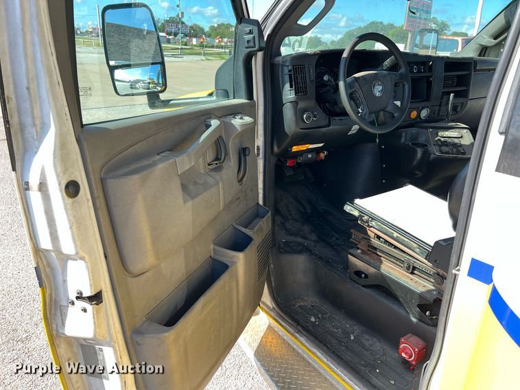 image for item LF9507 2017 Chevrolet Express  shuttle bus