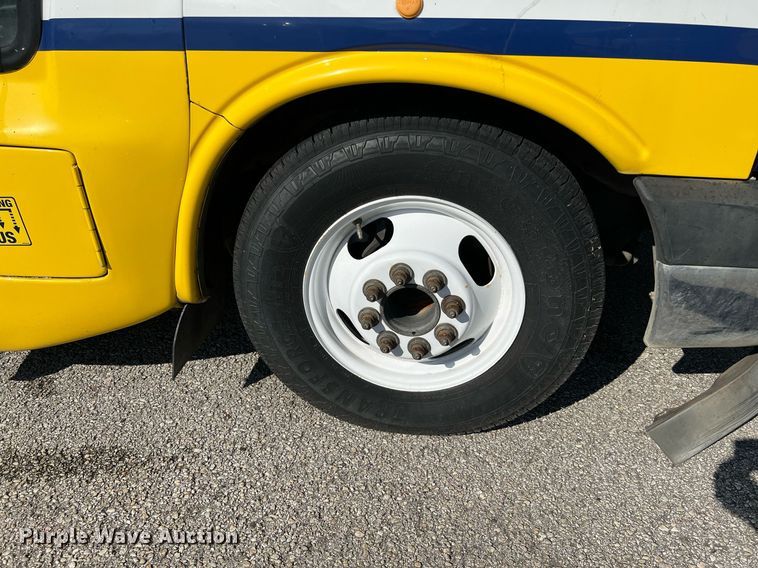 image for item LF9507 2017 Chevrolet Express  shuttle bus