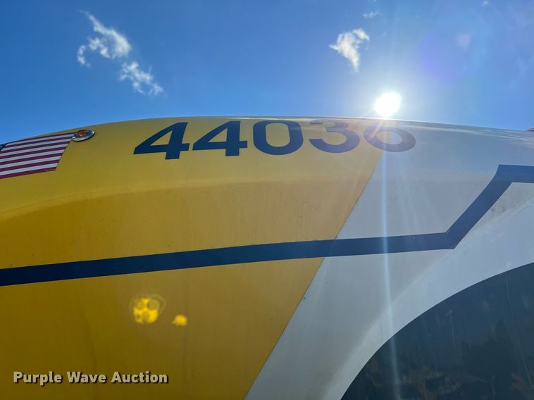 image for item LF9507 2017 Chevrolet Express  shuttle bus