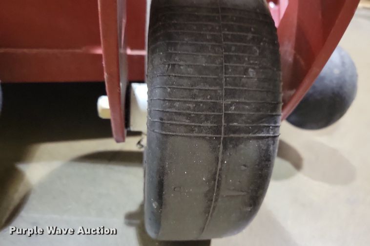 image for item LO9875 2018 Exmark Turf Tracer  ZTR lawn mower