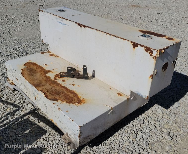 image for item LO9898 Auxiliary fuel tank