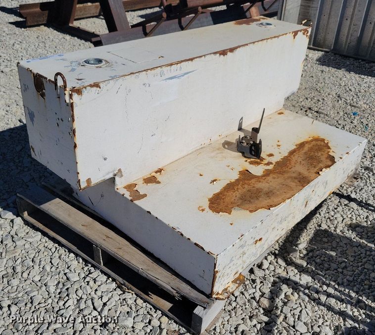 image for item LO9898 Auxiliary fuel tank