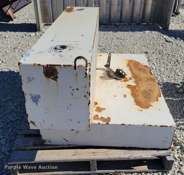 image for item LO9898 Auxiliary fuel tank