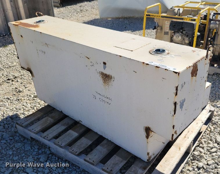 image for item LO9898 Auxiliary fuel tank