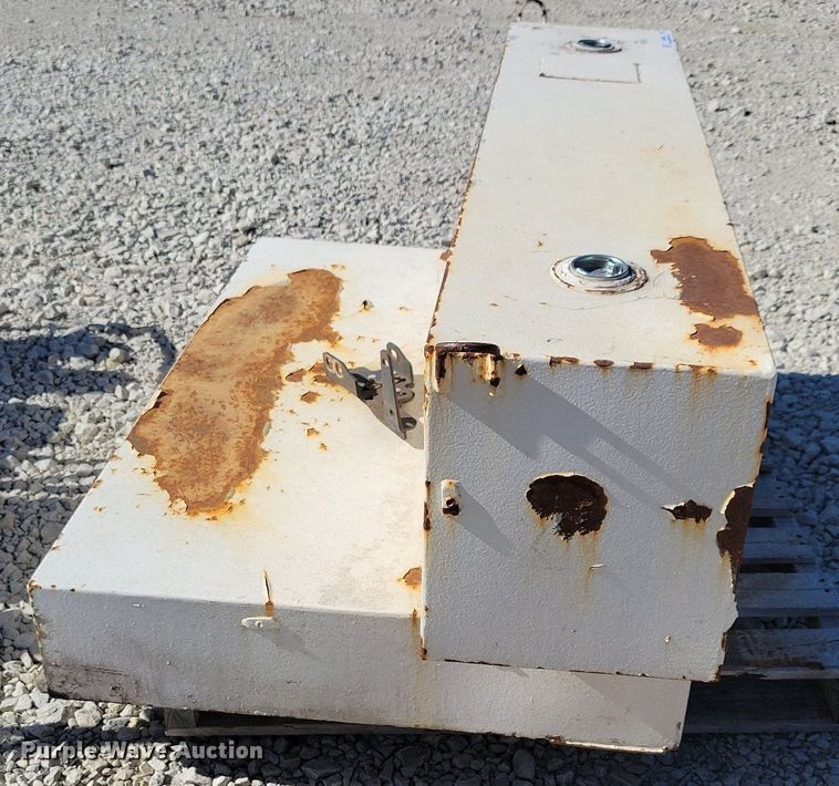 image for item LO9898 Auxiliary fuel tank