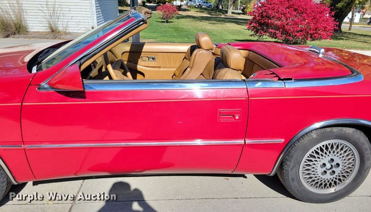 image for item LO9900 1989 Chrysler Maserati  convertible