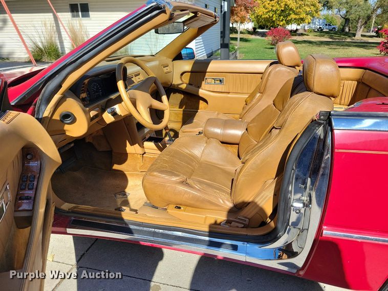 image for item LO9900 1989 Chrysler Maserati  convertible