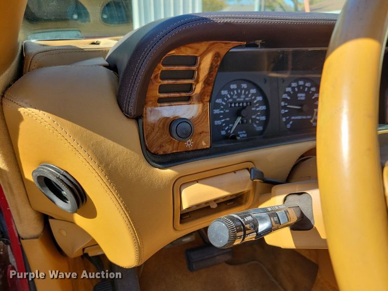 image for item LO9900 1989 Chrysler Maserati  convertible