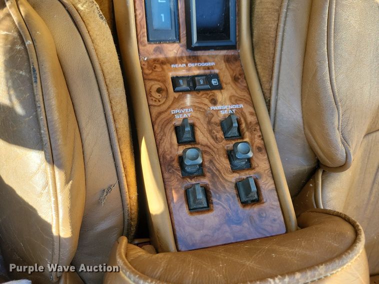 image for item LO9900 1989 Chrysler Maserati  convertible