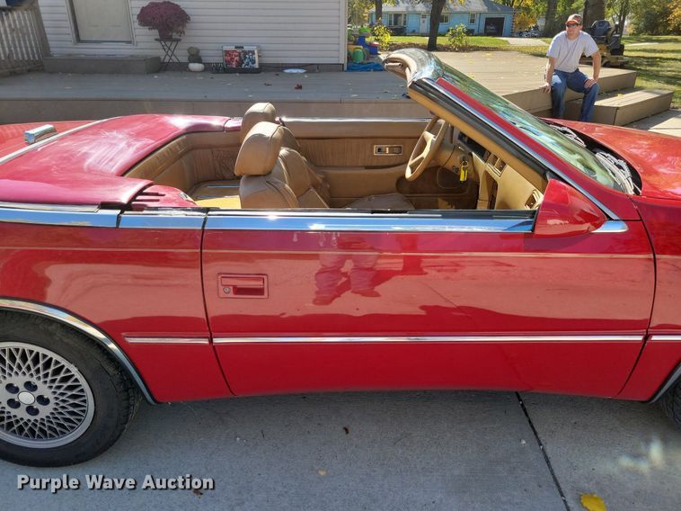 image for item LO9900 1989 Chrysler Maserati  convertible