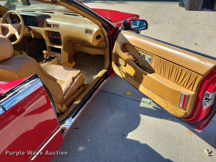 image for item LO9900 1989 Chrysler Maserati  convertible