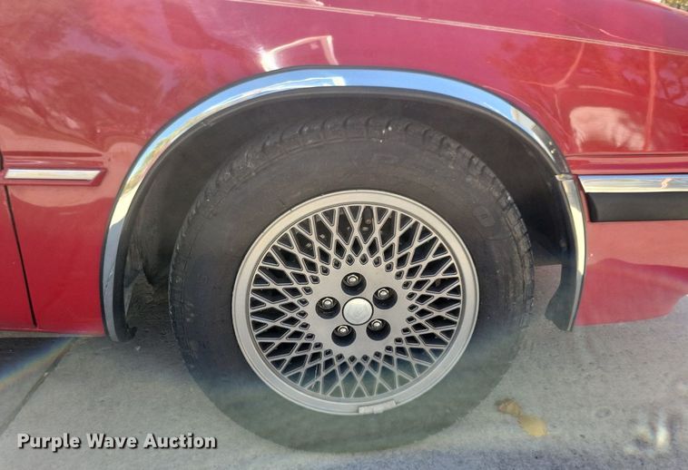 image for item LO9900 1989 Chrysler Maserati  convertible