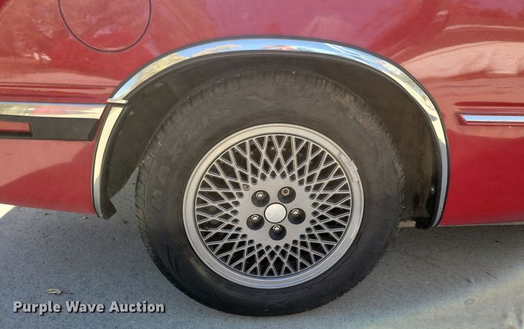 image for item LO9900 1989 Chrysler Maserati  convertible