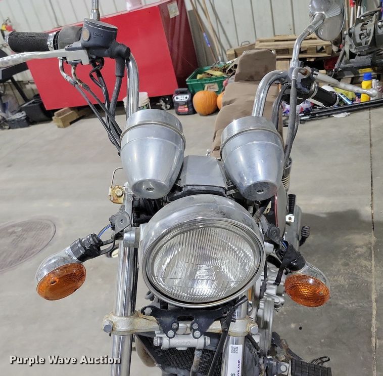 image for item LO9928 2004 Kawasaki Vulcan 750  motorcycle