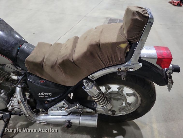 image for item LO9928 2004 Kawasaki Vulcan 750  motorcycle