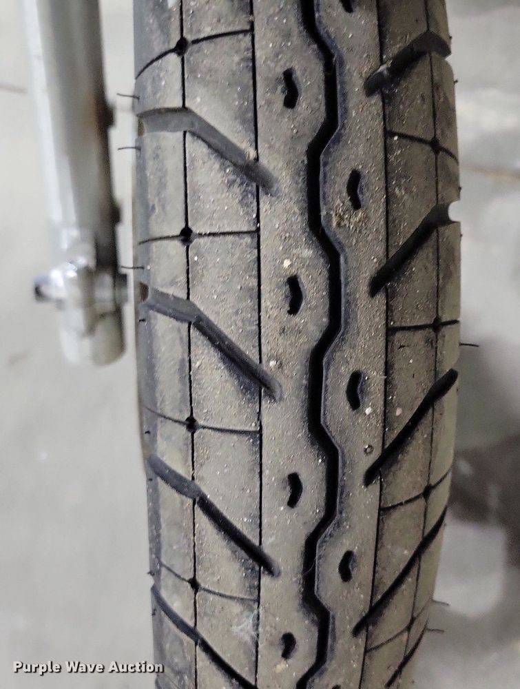 image for item LO9928 2004 Kawasaki Vulcan 750  motorcycle