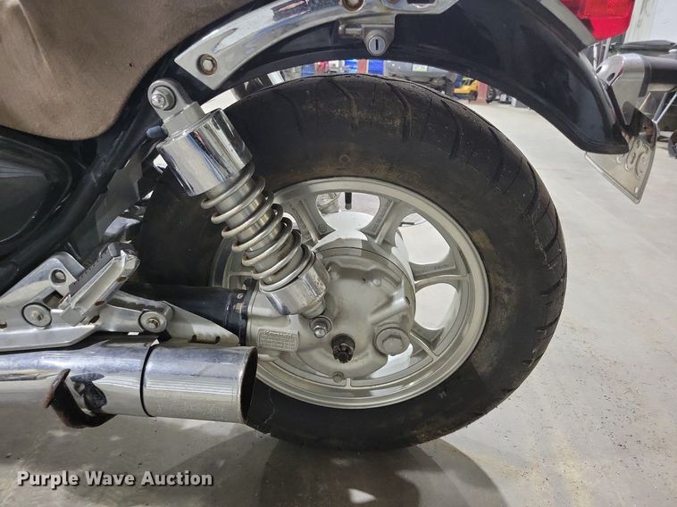 image for item LO9928 2004 Kawasaki Vulcan 750  motorcycle