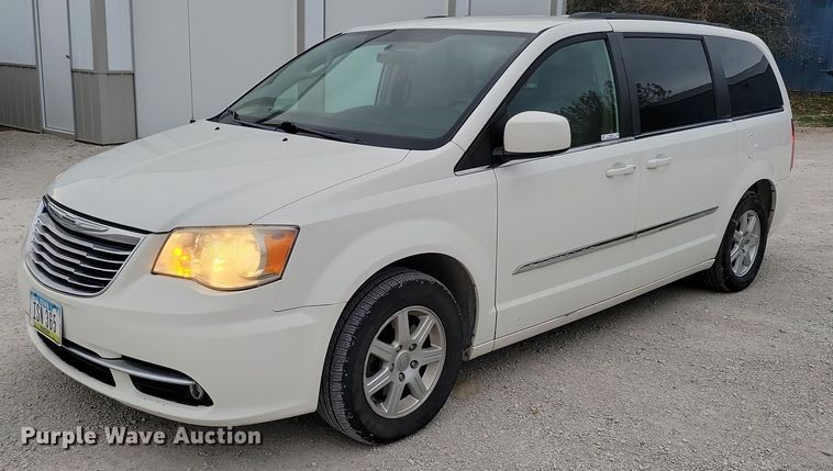 image for item LO9941 2011 Chrysler Town and Country  van