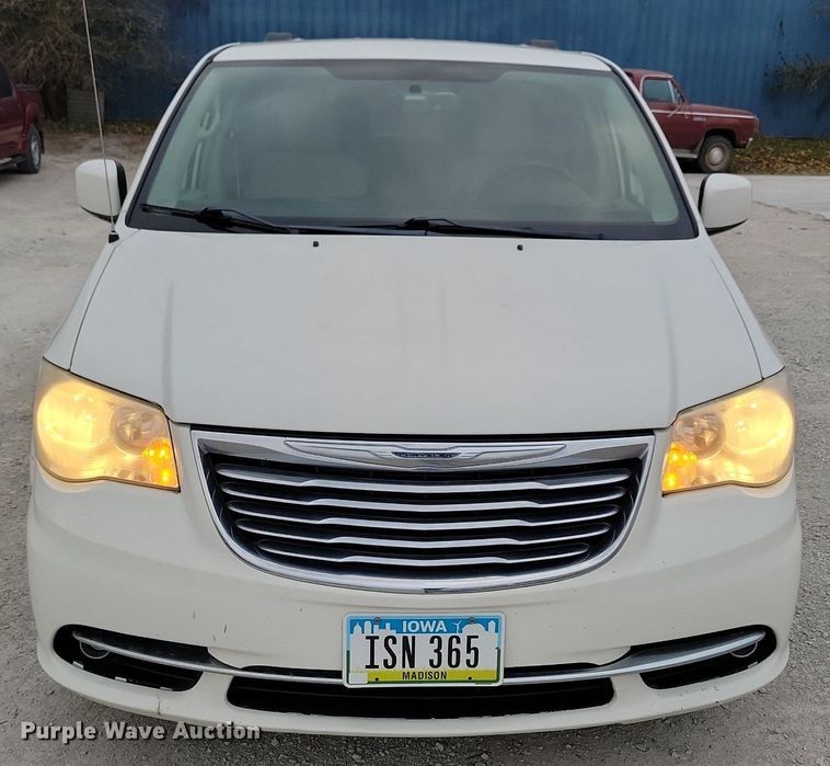 image for item LO9941 2011 Chrysler Town and Country  van