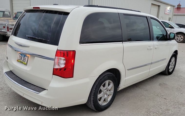 image for item LO9941 2011 Chrysler Town and Country  van