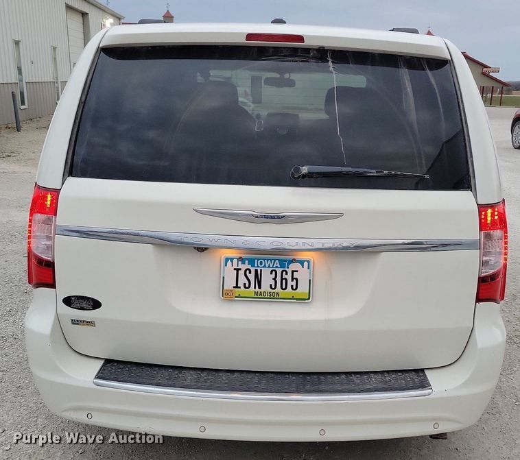 image for item LO9941 2011 Chrysler Town and Country  van