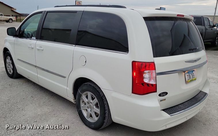 image for item LO9941 2011 Chrysler Town and Country  van