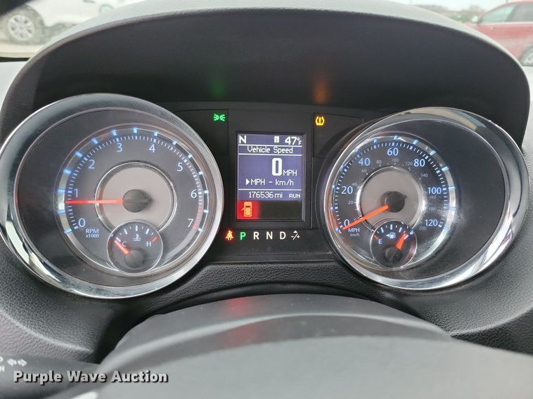 image for item LO9941 2011 Chrysler Town and Country  van