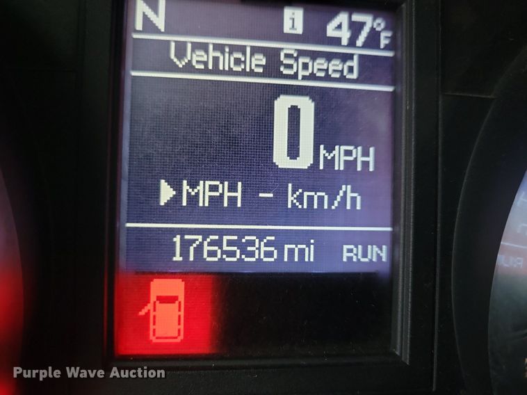 image for item LO9941 2011 Chrysler Town and Country  van